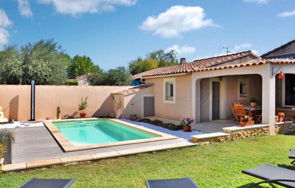 @todoptHouse 3 bedrooms, @todoptwith pool