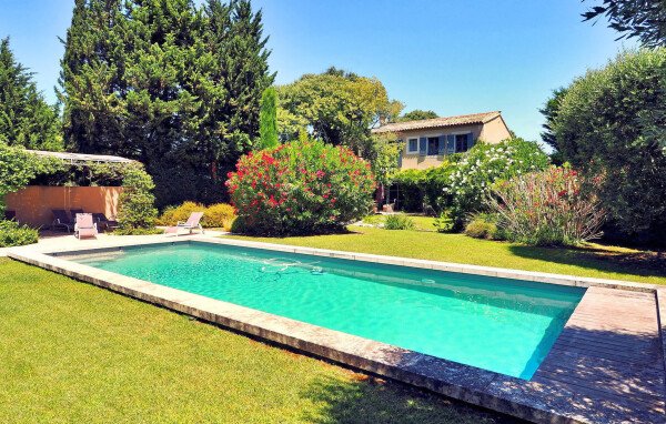 House 3 bedrooms, with pool