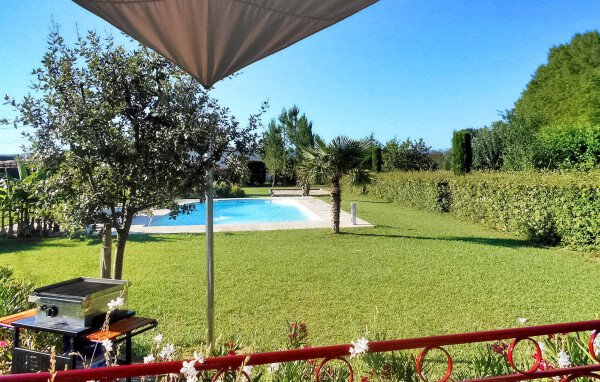 Maison design, 6 chambres, avec piscine