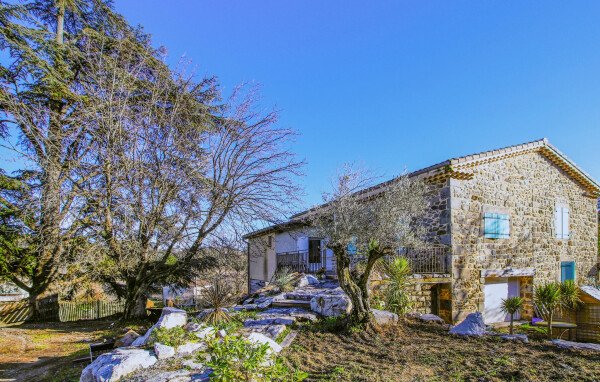 Maison traditionnelle romantique, 1 chambre, avec piscine