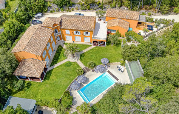Maison moderne, 5 chambres, avec piscine