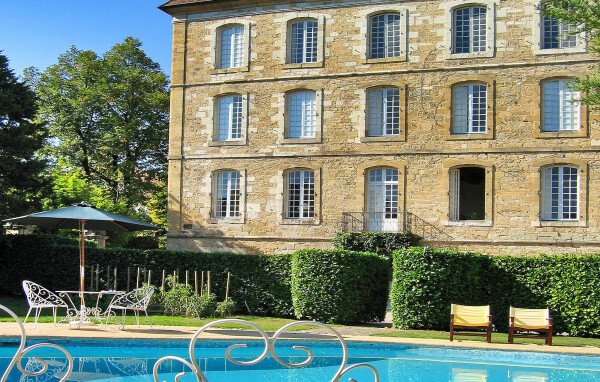 Maison moderne, 5 chambres, avec piscine