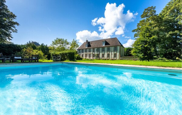 Maison de campagne moderne, 6 chambres, avec piscine