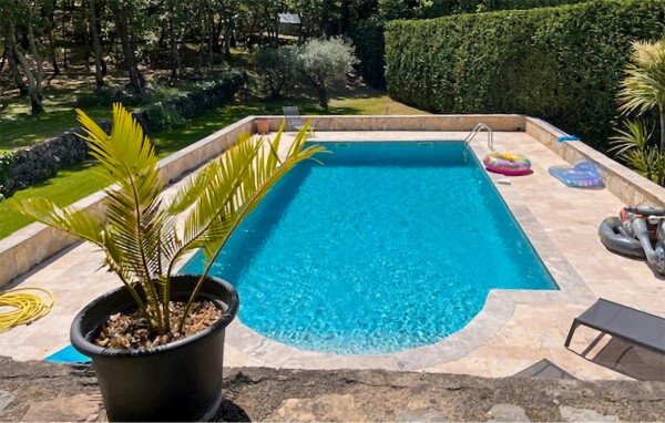 Maison traditionnelle moderne, 3 chambres, avec piscine