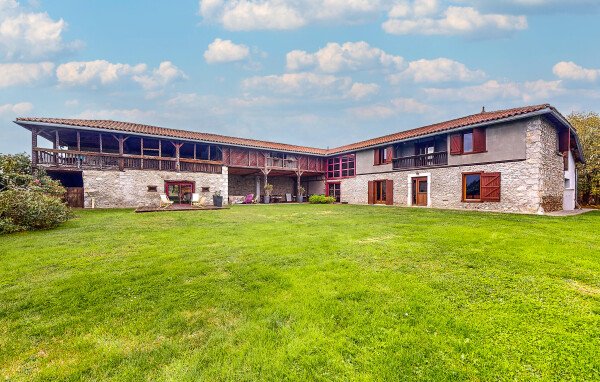 Maison moderne, 6 chambres, avec jardin