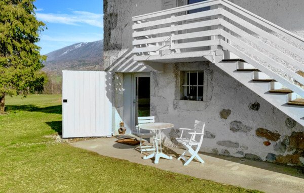 Maison de campagne moderne, 2 chambres, avec jardin