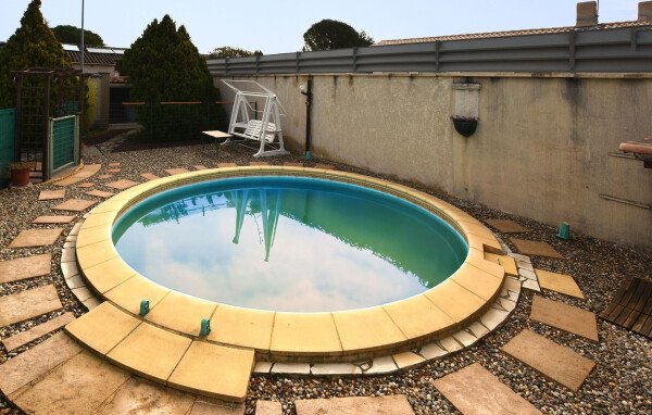 Maison de campagne confortable, 2 voyageurs, avec piscine