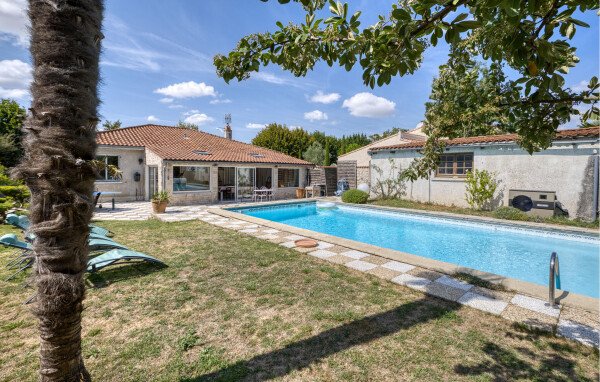 Maison de campagne confortable, 2 chambres, avec piscine