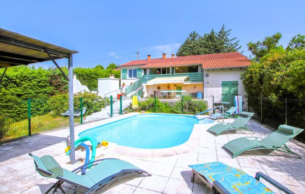 Maison de campagne traditionnelle, 3 chambres, avec piscine