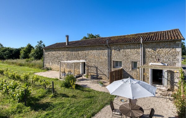 Maison en pierre moderne, 2 chambres, avec jardin