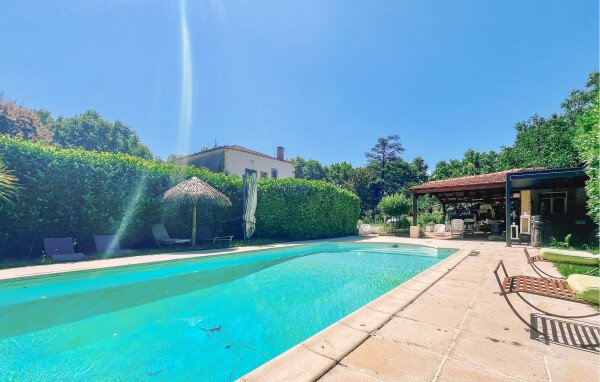 Maison de campagne moderne, 6 chambres, avec piscine