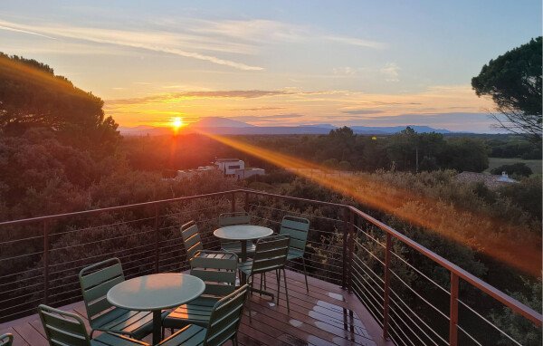 Maison de campagne moderne, 12 chambres, avec piscine