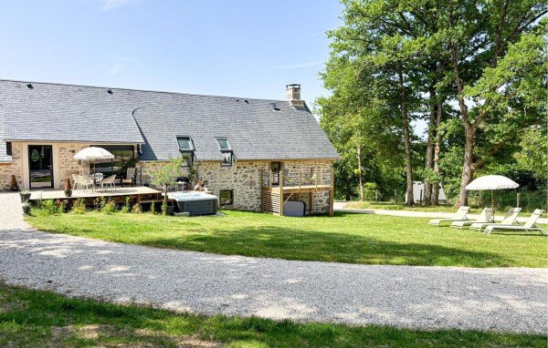 Maison de campagne moderne, 6 chambres, avec jardin