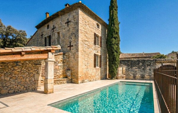 Maison moderne, 5 chambres, avec piscine