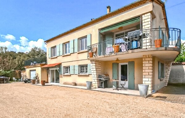 Appartement confortable, 2 chambres, avec jardin