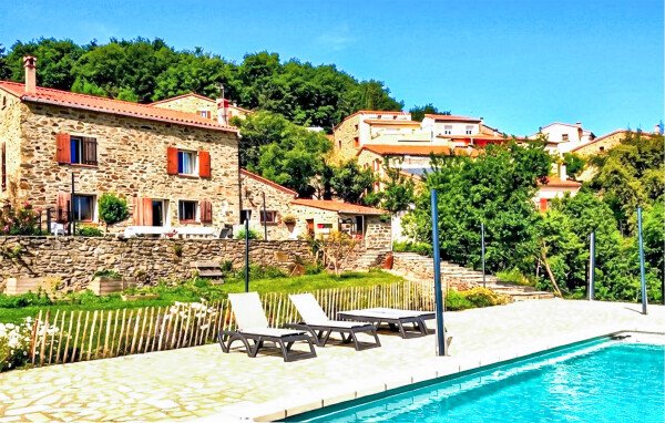 Maison en pierre moderne, 1 chambre, avec piscine