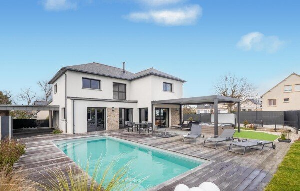 Maison moderne, 5 chambres, avec piscine