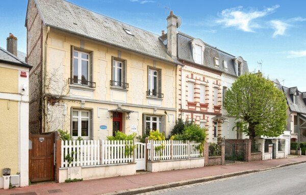 House 3 bedrooms, with garden