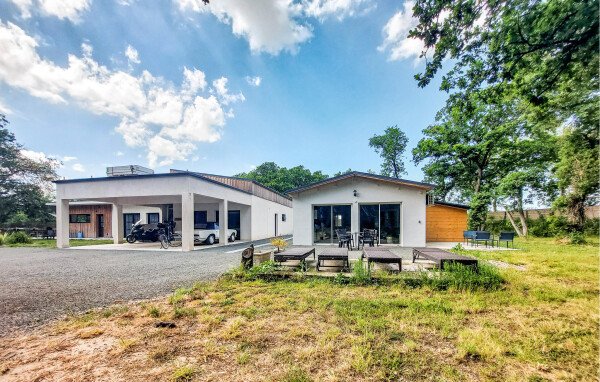Maison de campagne moderne, 6 chambres, avec piscine