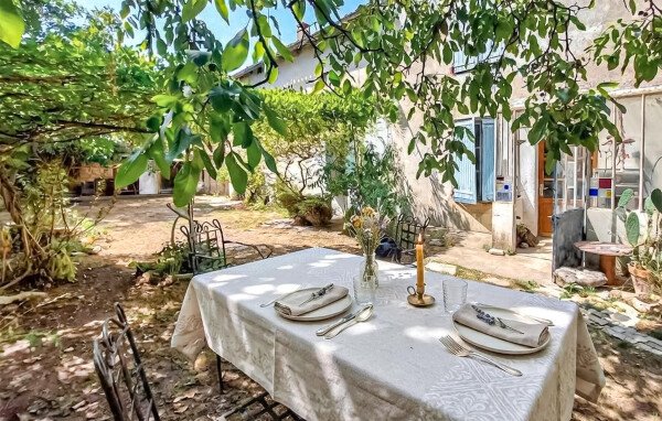 Maison moderne, 1 chambre, avec jardin
