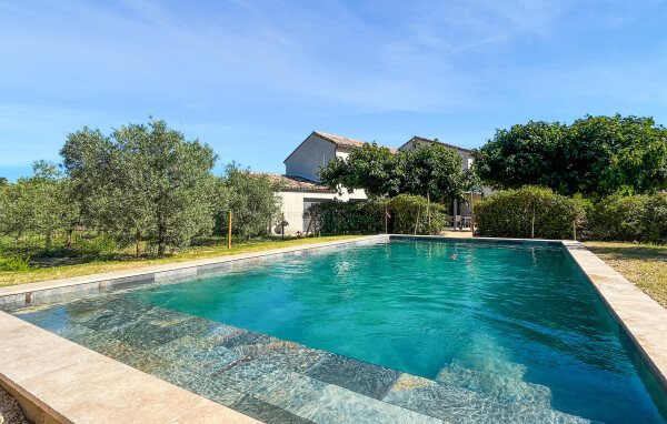Maison de campagne moderne, 5 chambres, avec piscine