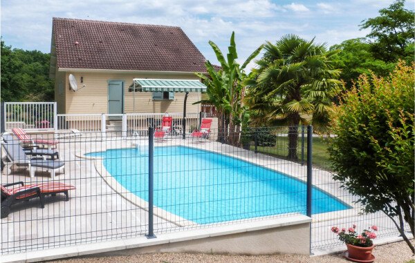 House 3 bedrooms, with pool