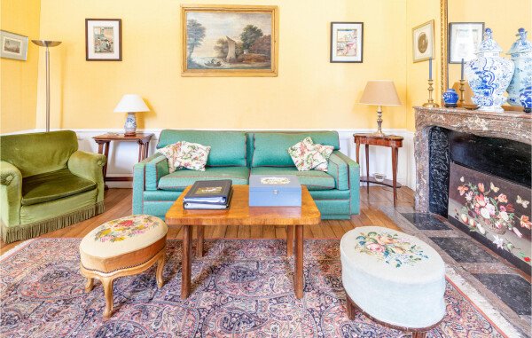 Maison moderne, 10 chambres, avec jardin