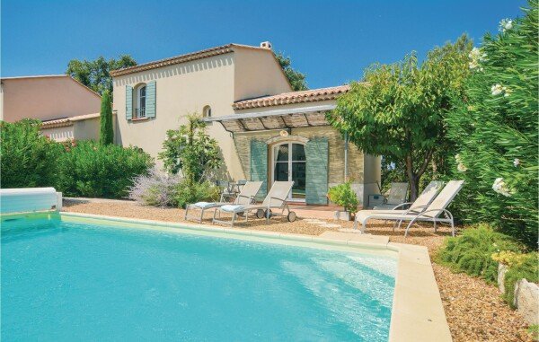 Maison moderne, 3 chambres, avec piscine