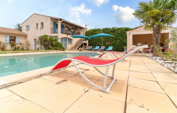 Maison de campagne moderne, 2 chambres, avec piscine