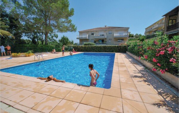 Appartement chic, 2 chambres, avec piscine
