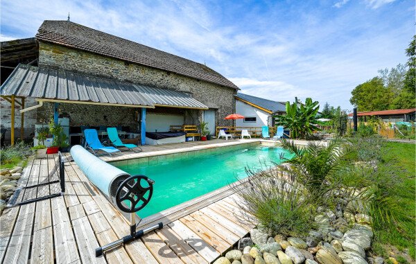 Maison en pierre confortable, 2 chambres, avec piscine