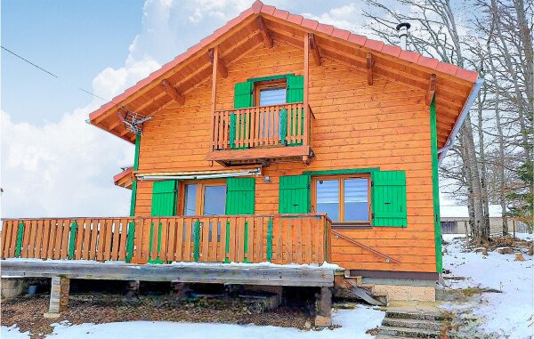 Maison en bois confortable, 3 chambres, avec jardin
