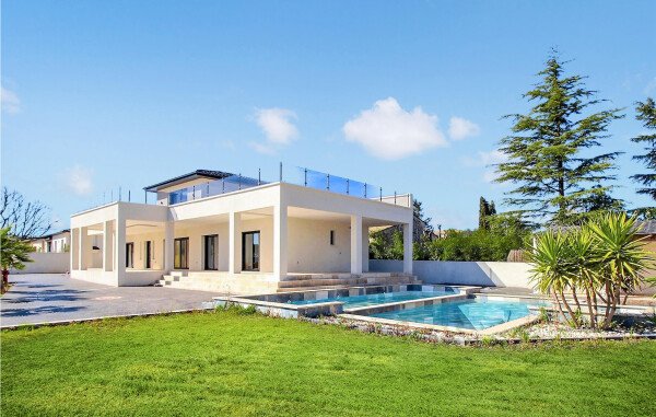 Maison de campagne moderne, 4 chambres, avec piscine