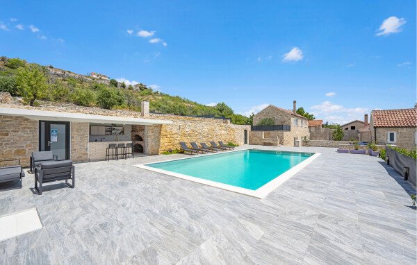 Casa 1 quarto, com piscina