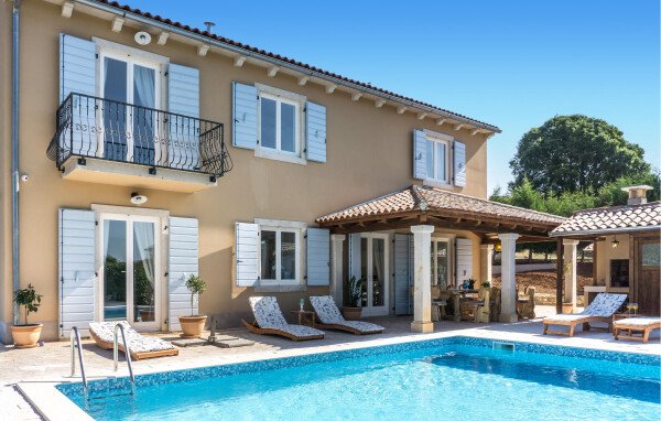 Ferienhaus 4 Schlafzimmer, mit Pool