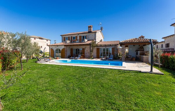 Maison en pierre de charme, 3 chambres, avec piscine