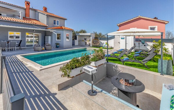 Ferienhaus 3 Schlafzimmer, mit Pool