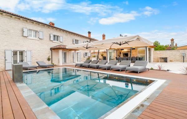 Ferienhaus 4 Schlafzimmer, mit Pool
