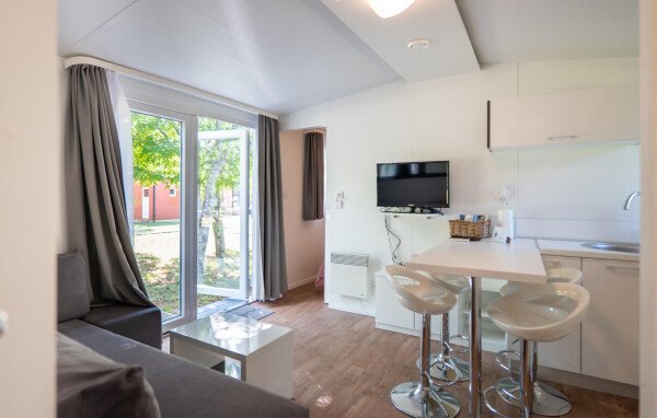 Mobil home moderne, 2 chambres, avec piscine