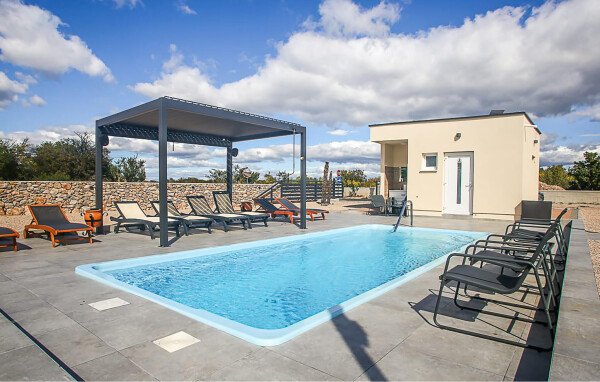 Tente traditionnelle, 3 chambres, avec piscine