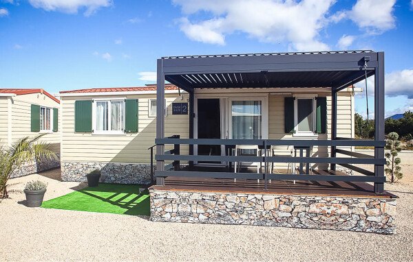 Tente traditionnelle, 3 chambres, avec piscine