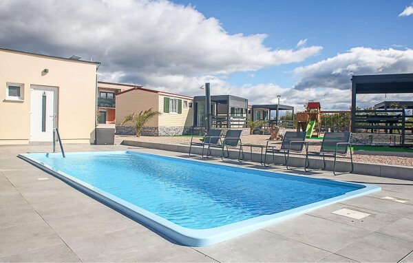 Tente traditionnelle, 2 chambres, avec piscine