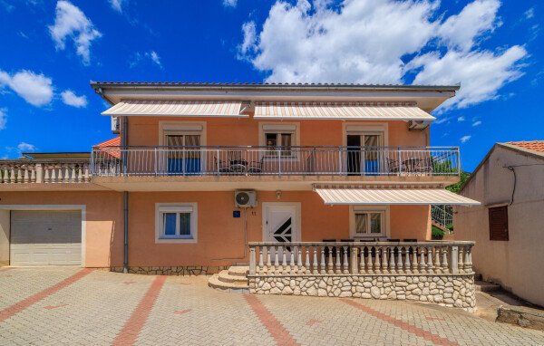 Apartment 2 bedrooms, with sea view