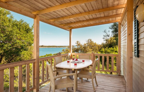 Camping / Mobil Home romantique, 2 chambres, avec vue sur mer