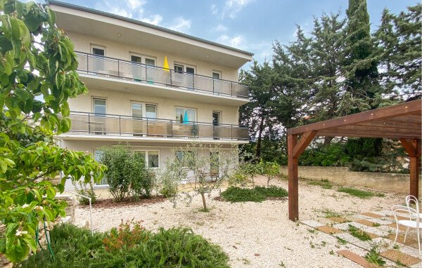 Appartamento 1 camera, con giardino