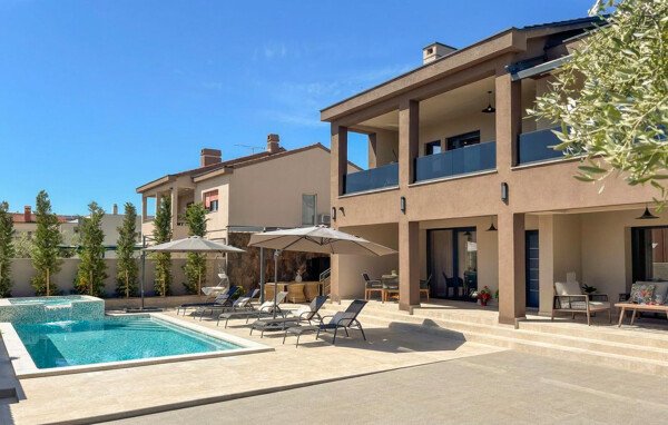 Ferienhaus 4 Schlafzimmer, mit Pool
