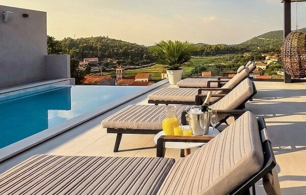 House 3 bedrooms, with pool