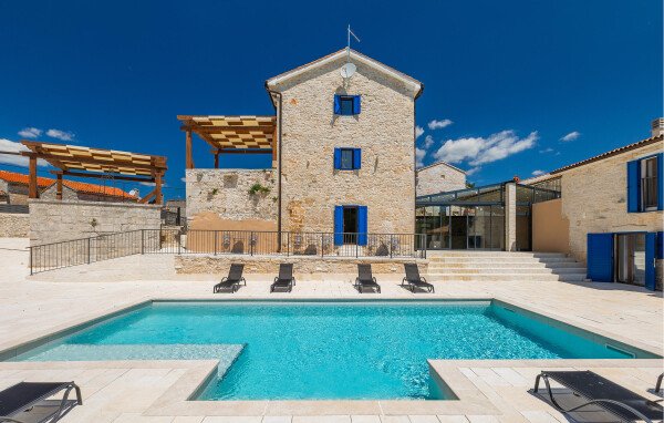 Casa 8 camere, con piscina