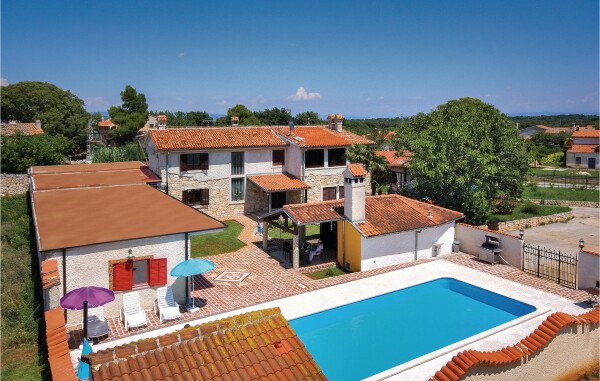 Ferienhaus 8 Schlafzimmer, mit Pool