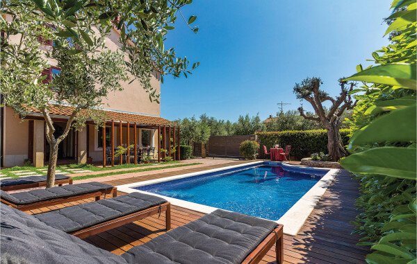 Ferienhaus 4 Schlafzimmer, mit Pool